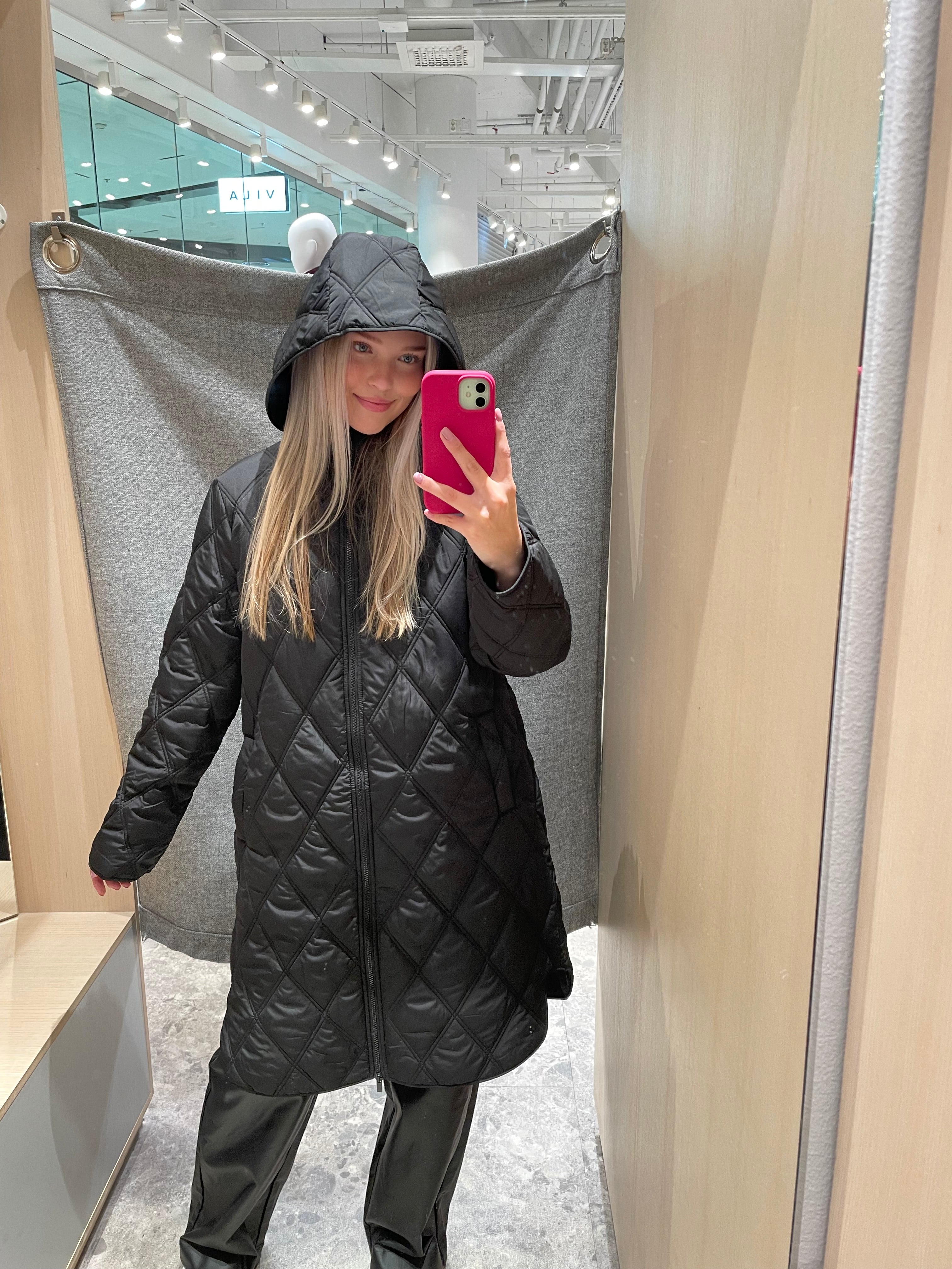 VIQUILA Coat - Black Beauty